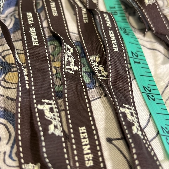 AUTHENTIC Hermes gift bags & embroidered ribbons - Picture 16 of 16